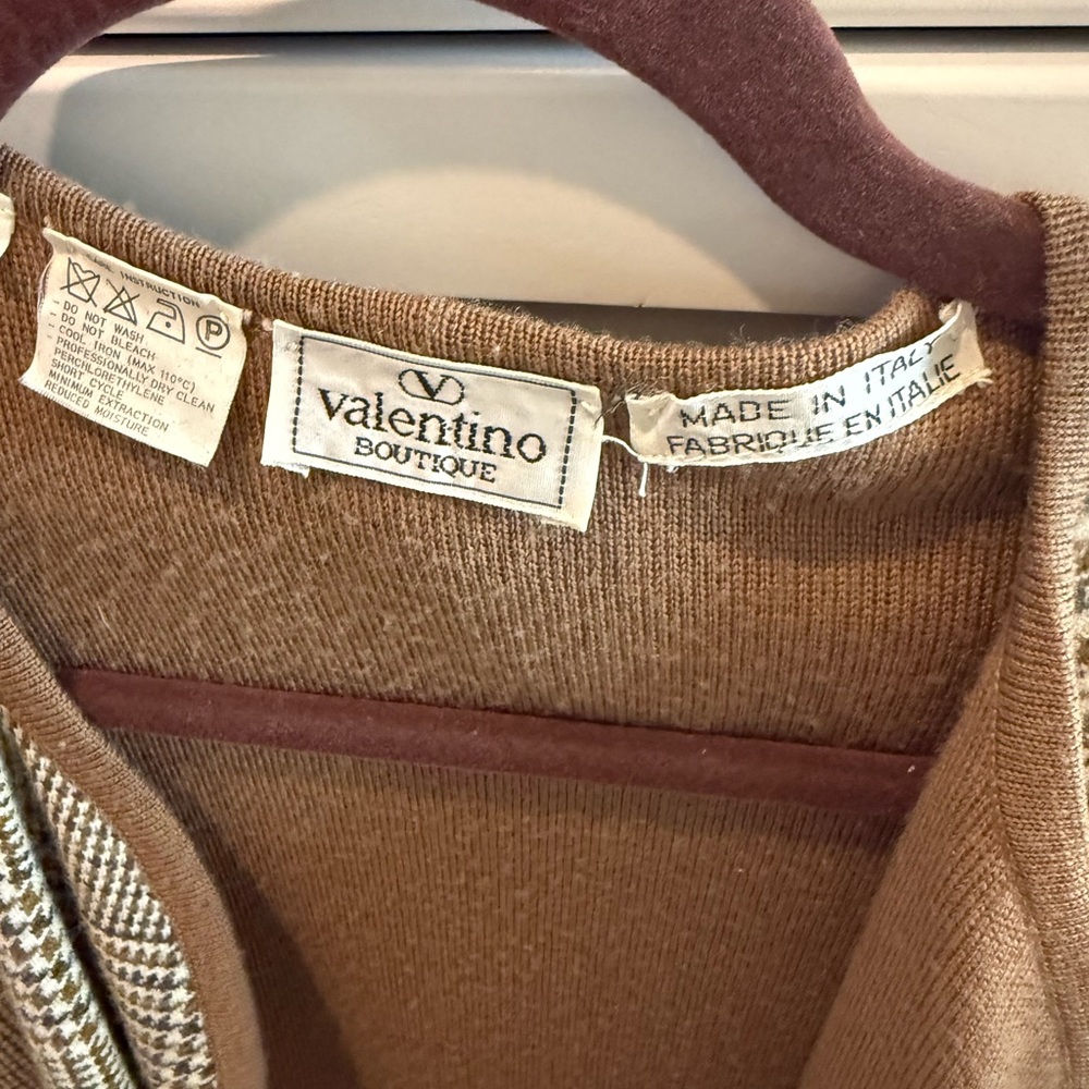Valentino vintage beautiful  Brown Knit Cape, Fits anyone - Picture 4 of 10